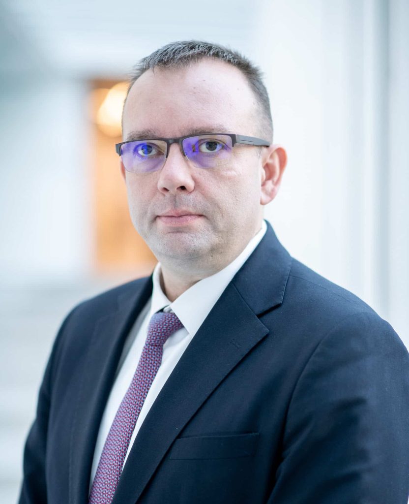 Dr. Bojan Tubić