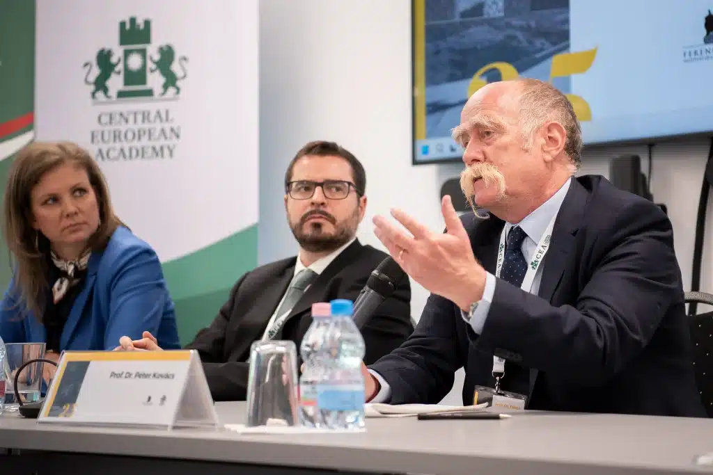 Male speaker giving a speech in front of the CEA logo