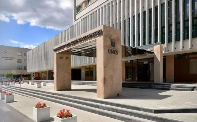 Contemporary-style university building main entrance.