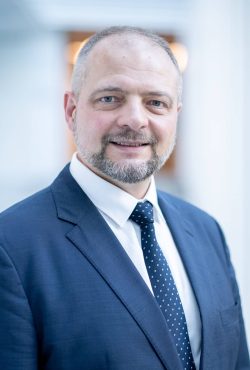 Prof. UW Dr. Aleksander Stępkowski